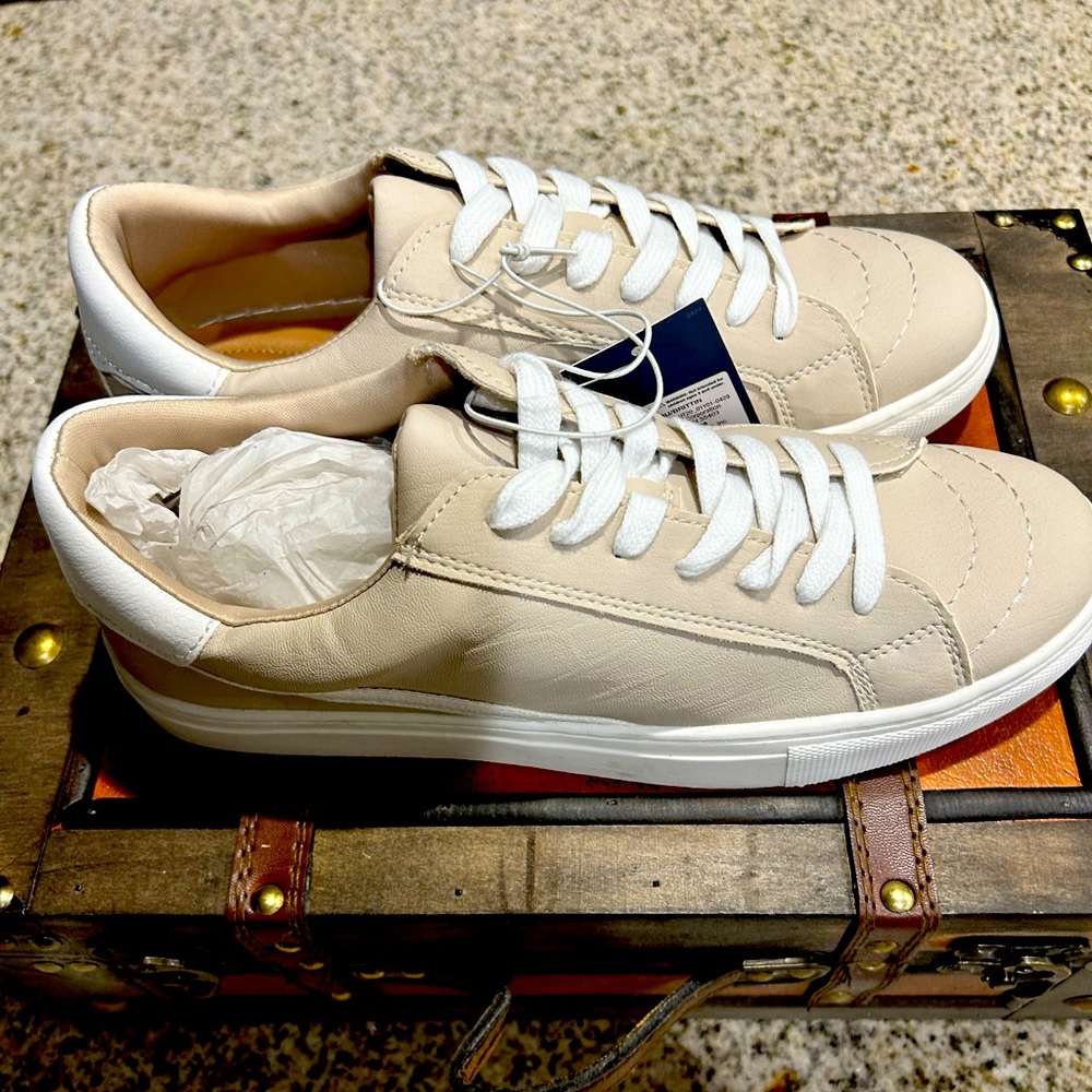 Universal Thread Sneakers Sz10